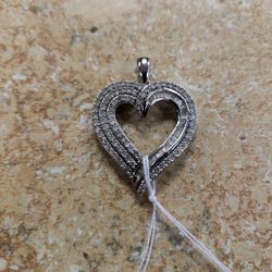 10k White Gold Diamond Heart Pendant