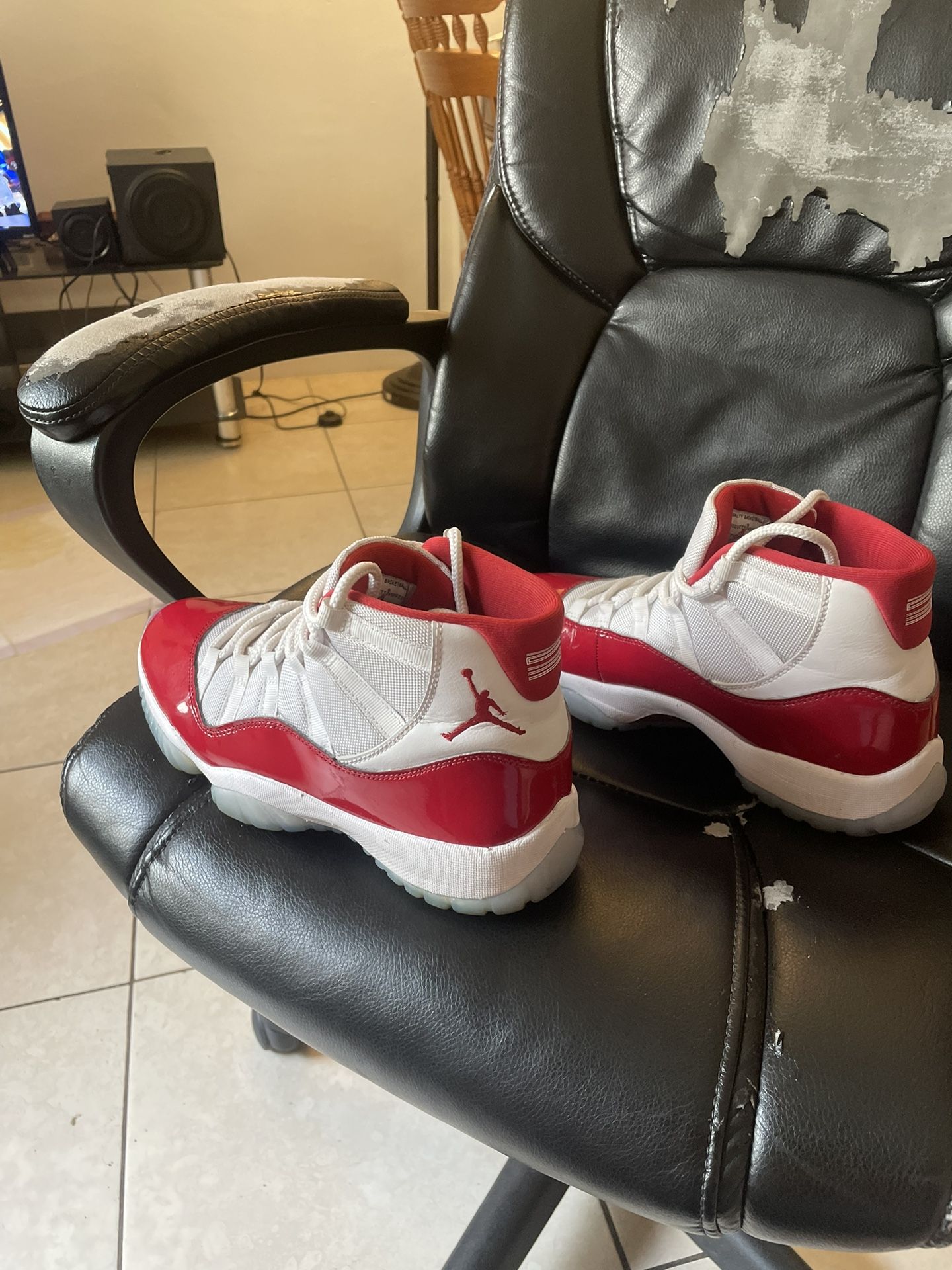 Jordan 11 Cherrys Size 9 150 With Box / Con Caja for Sale in Hialeah