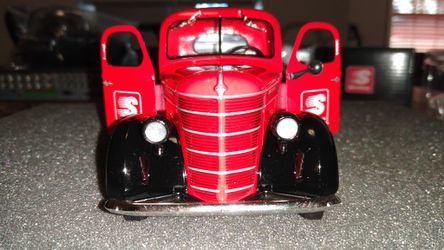 International D-2 Diecast Pick-up Truck 1:25 Scale