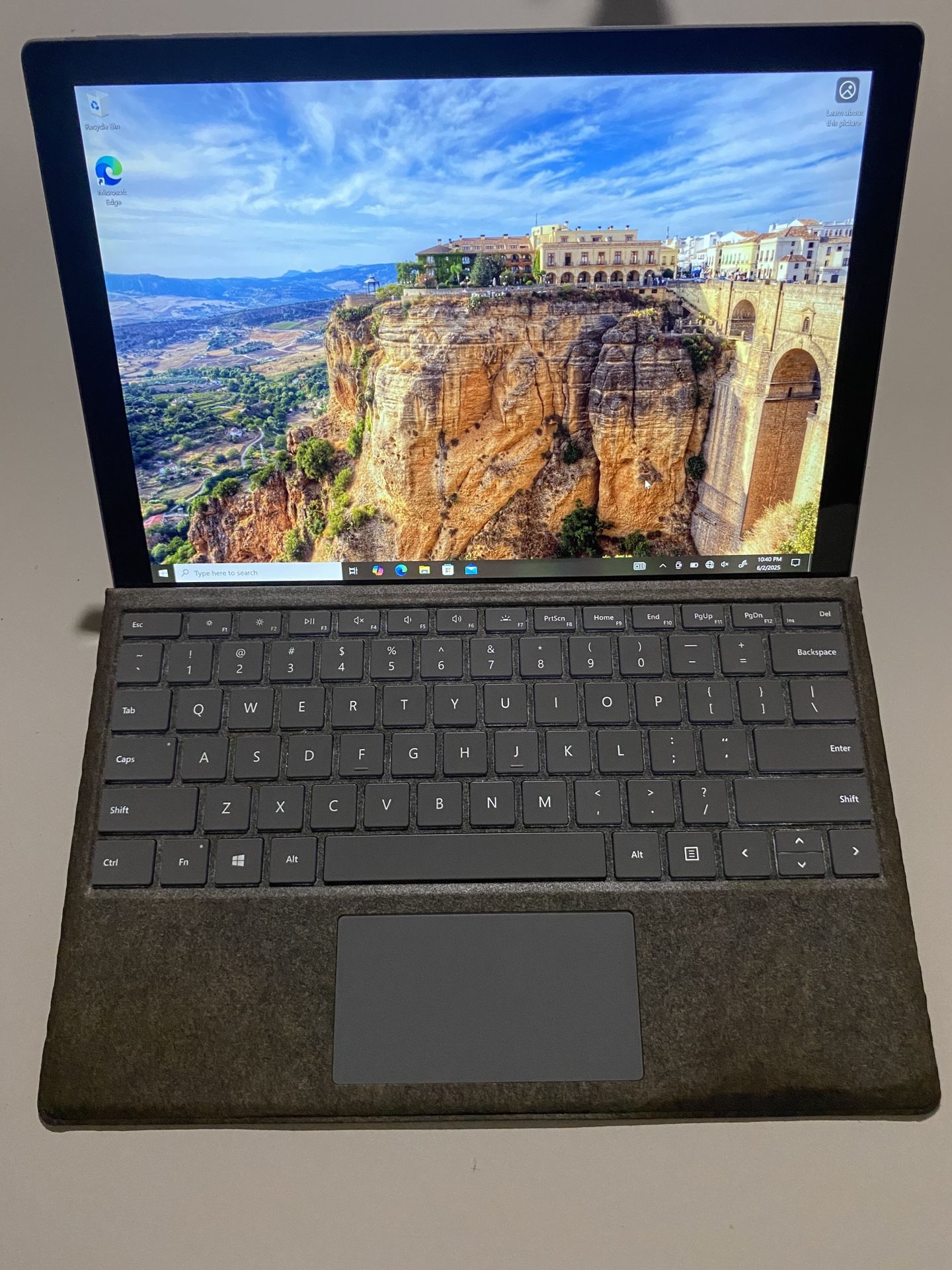 Microsoft Surface Pro - Windows 10, 8 GB RAM, 256 GB