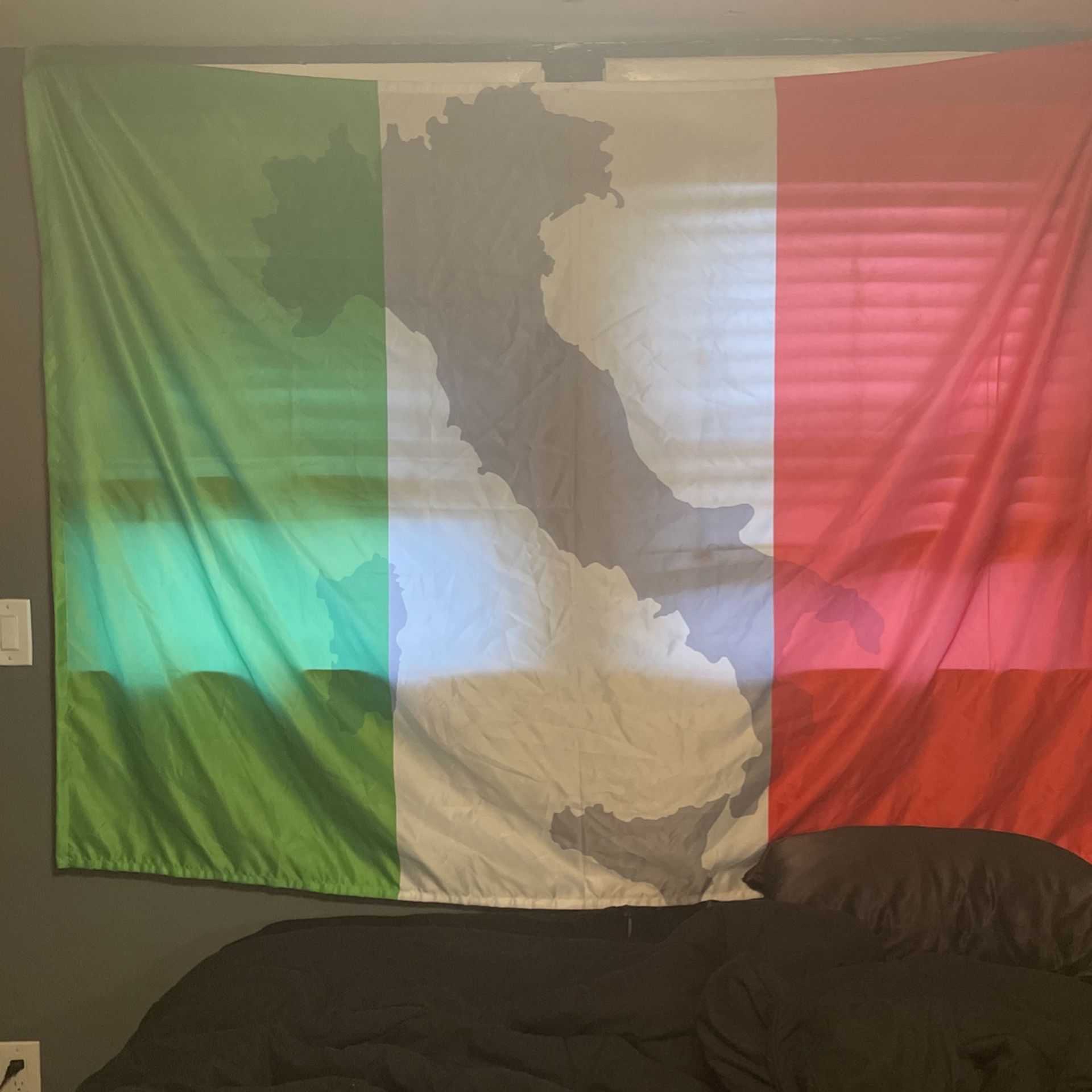 ITALIAN FLAG TAPESTRY 