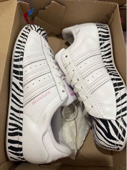 Women’s adidas size 9 superstar