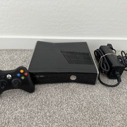 Black XBOX 360 S w/ 250 GB Hard Drive