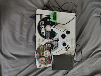 Xbox one s headset and controller
