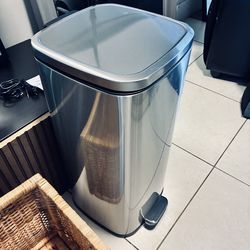 Brand New Never Used Stainless Steel 13 Gallon Trash Bin