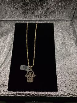 USED 10 KT HAMZA PENDANT/ ROPE CHAIN 