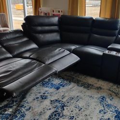 Modern Easton Sectional Leather Sofa - Excellent Condition With Minimal Wear