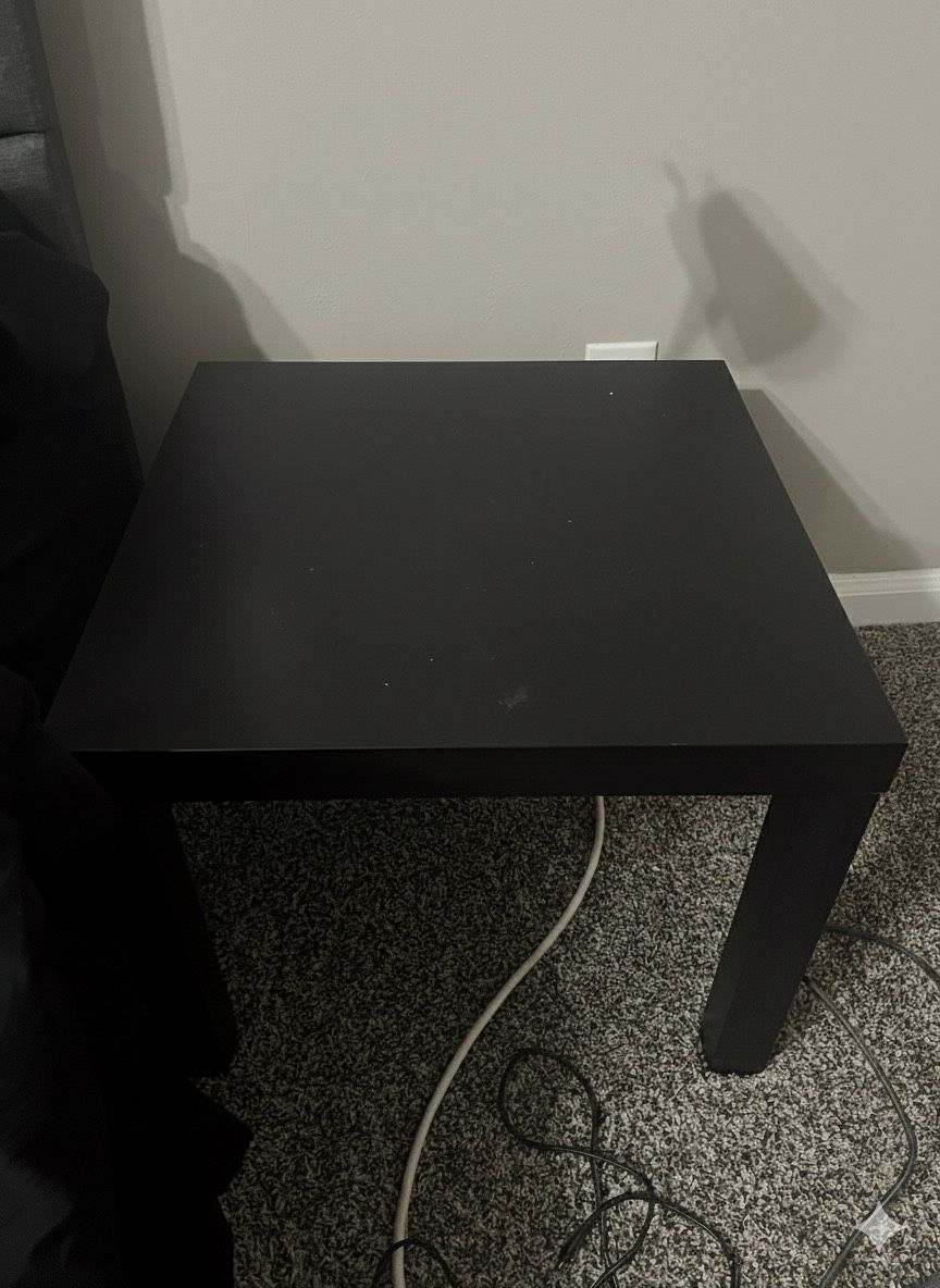 Bedside Table $10
