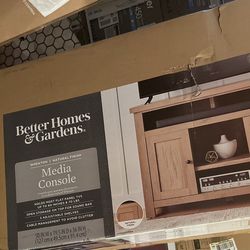 New in box Better Homes & Garden Media console/Nuevo en la caja Consola multimedia