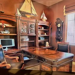 Office Desk And Leather Chairs 