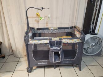 Babytrend Nursery Center (pack & play)