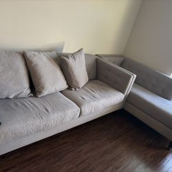 Modern Gray Sectional Sofa with Chaise – Clean & Comfortable