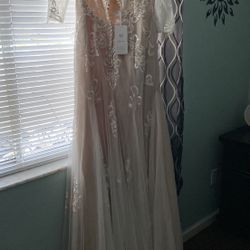Beautiful Wedding Dress Like Ivory Color.. SZ 10