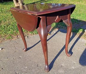 Tasteful Vintage Mohawk Drop-Leaf Side Table - Solid wood!