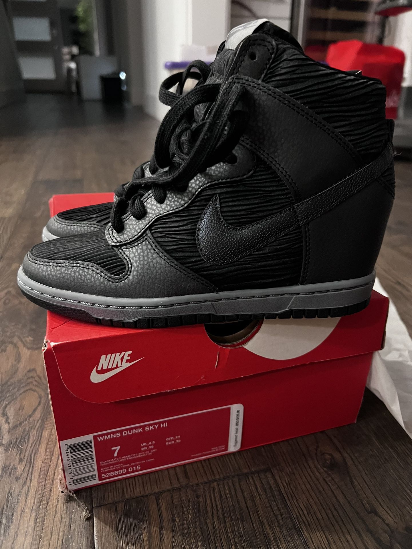 Nike Women Sky High - Brand New 