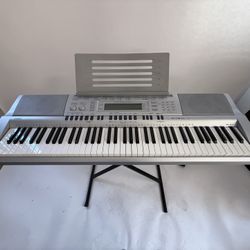 Casio WK-210 Keyboard + Stand + Pedal 
