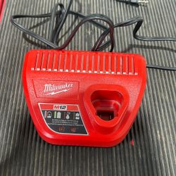 Milwaukee M12 Charger 