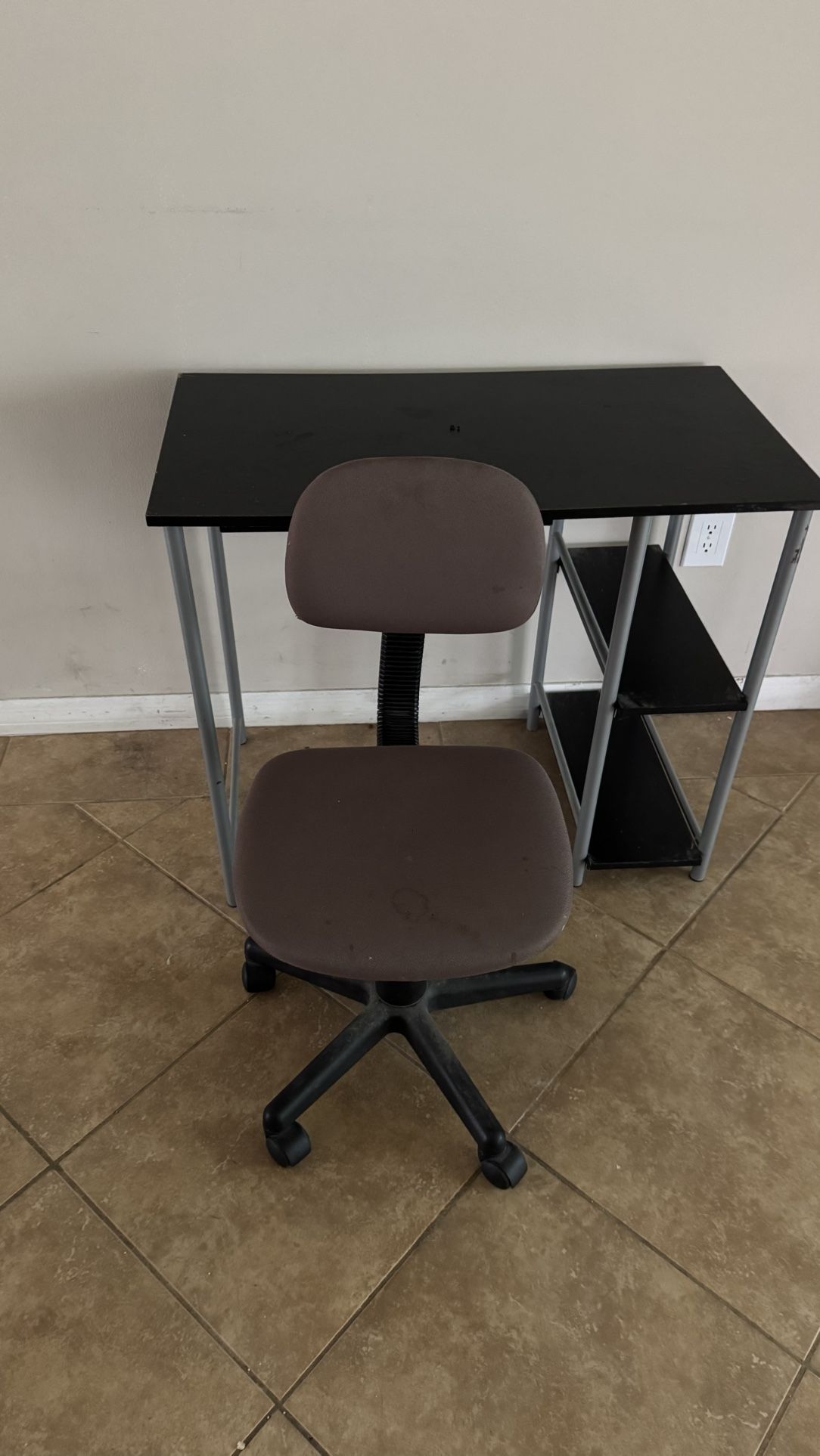 Desk for sale $25 with chair