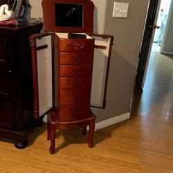 3-foot jewelry box with 5 drawers and two side drawers for chains