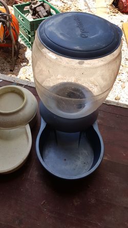 Petmate dog feeder