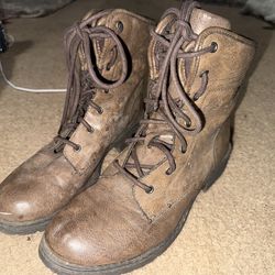 COMBAT BOOTS 8 1/2 WOMENS