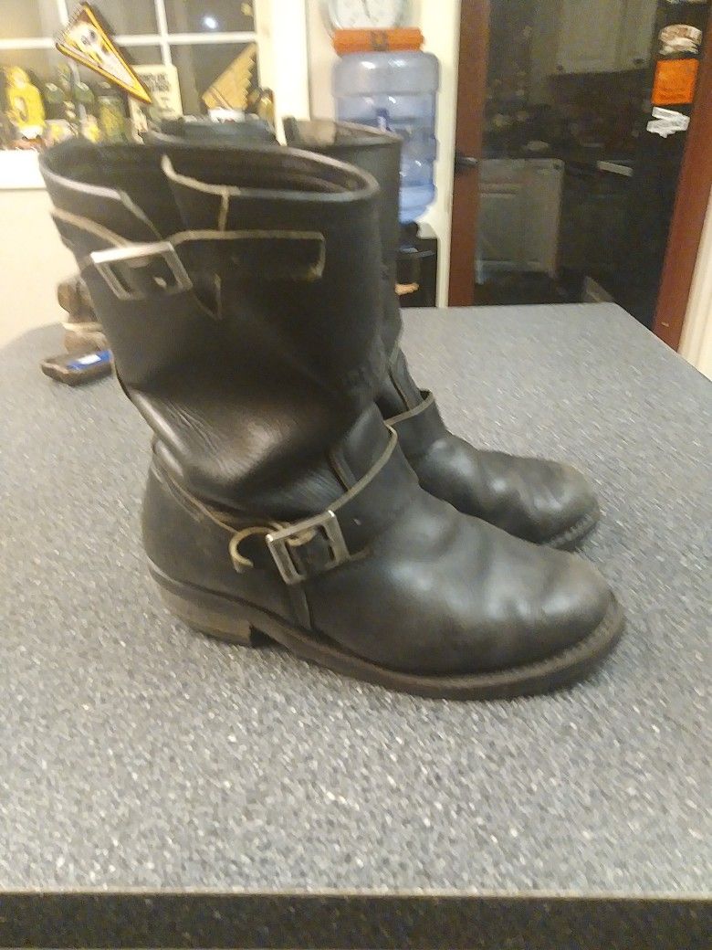 RED WINGS MOTORCYCLE BOOTS. SIZE 8.5. 115 DOLLARS.