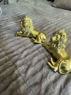 Gold lion statues