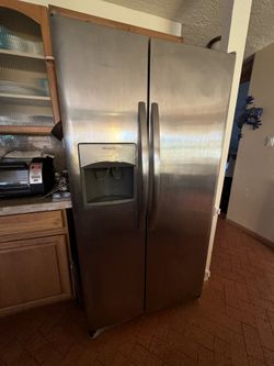 S By S Refrigerator One Owner, Family Of Two Adults.  Great Condition