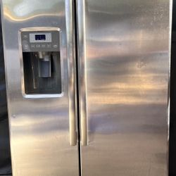 USED GE Refrigerator - GREAT CONDITION 