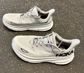 Hoka Clifton 9, size men 9.5w