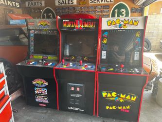 Arcades 1up pack man, mortal combat,street fighter