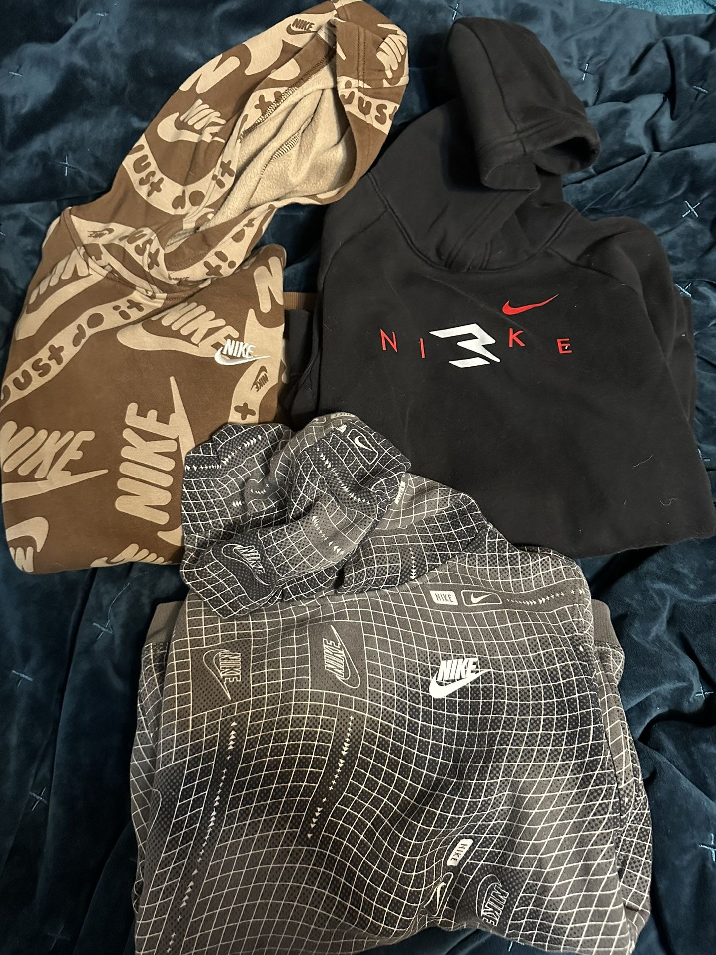 3 Nike Boys Hoodies XL