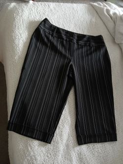 Ladies Capri pant size 12