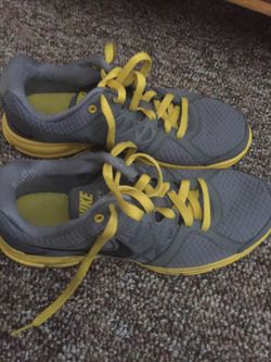 Nike men size 8 like new