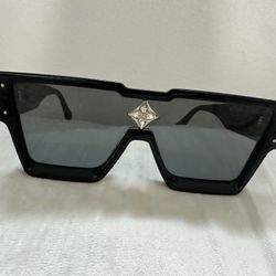 Louis Vuitton Oversized Black Monogram Flower Sunglasses – Gold Hardware – Made in Italy