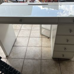 Vanity/Desk