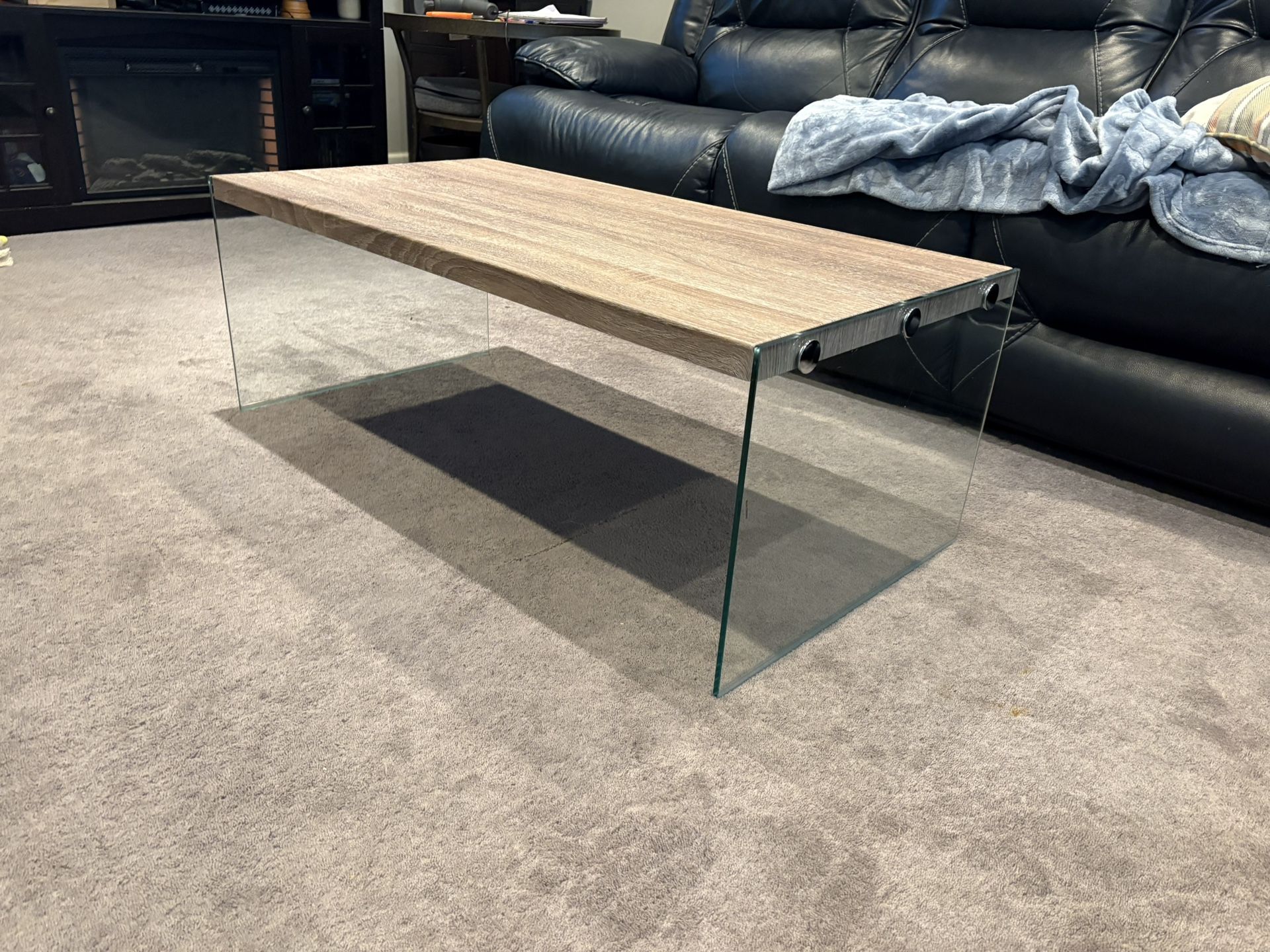 Coffee table w/ tempered glass base