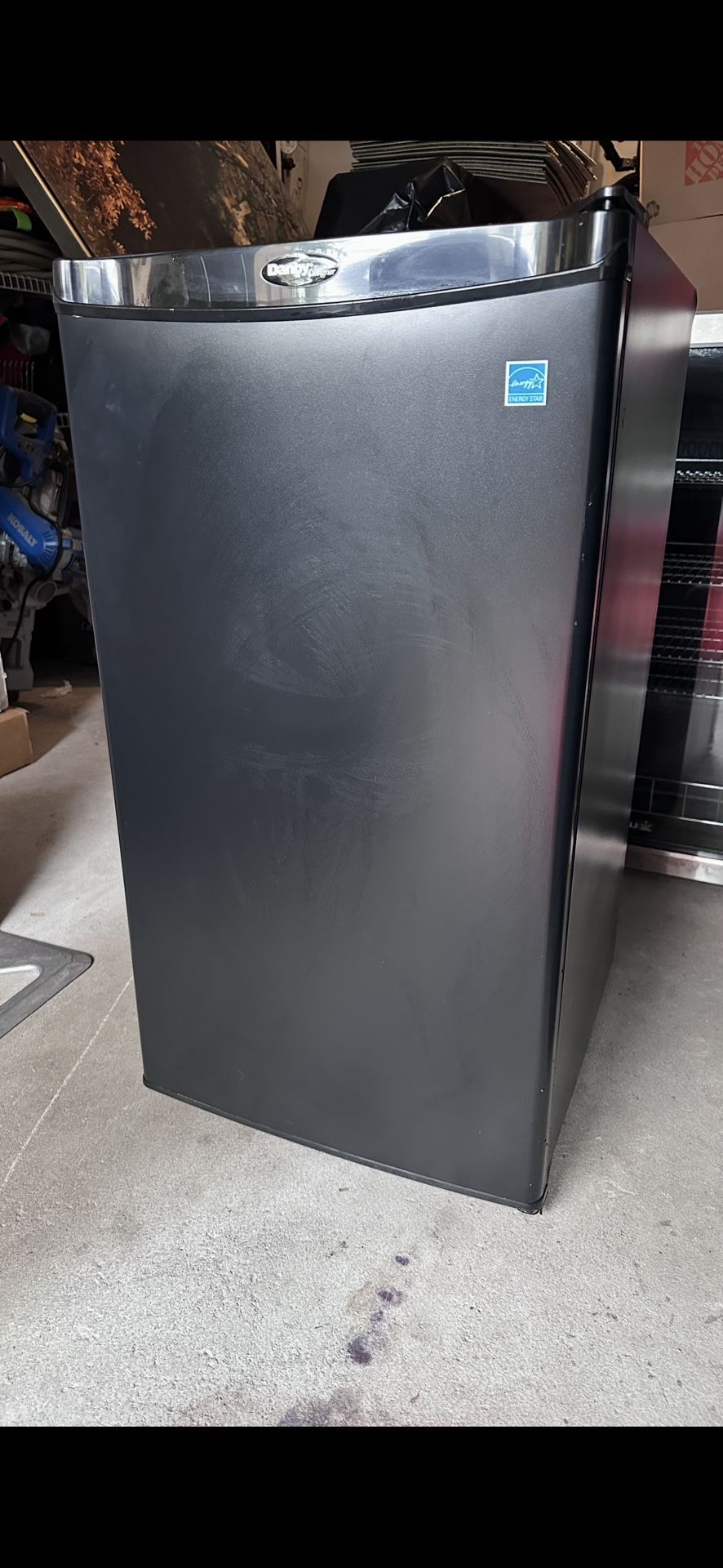 Refrigerator 