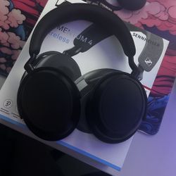 SENNHEISER Momentum 4 Headphones