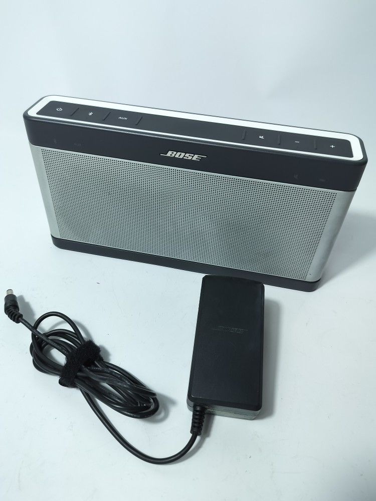 Bose SoundLink III Bluetooth Portable Speaker W/ Adapter, *Require New Battery*