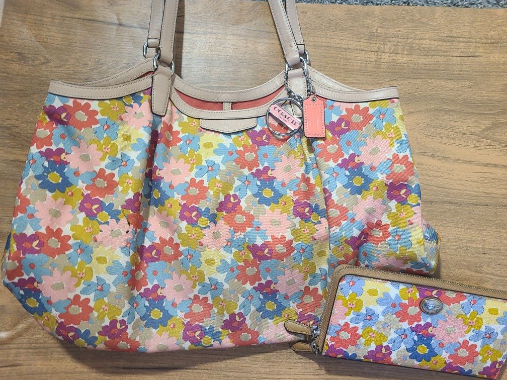 Coach Purse With Wallet