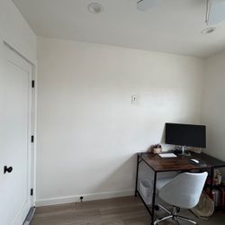 Desk / Chair Included 