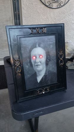 Halloween Animated Glowing Eyes Portrait