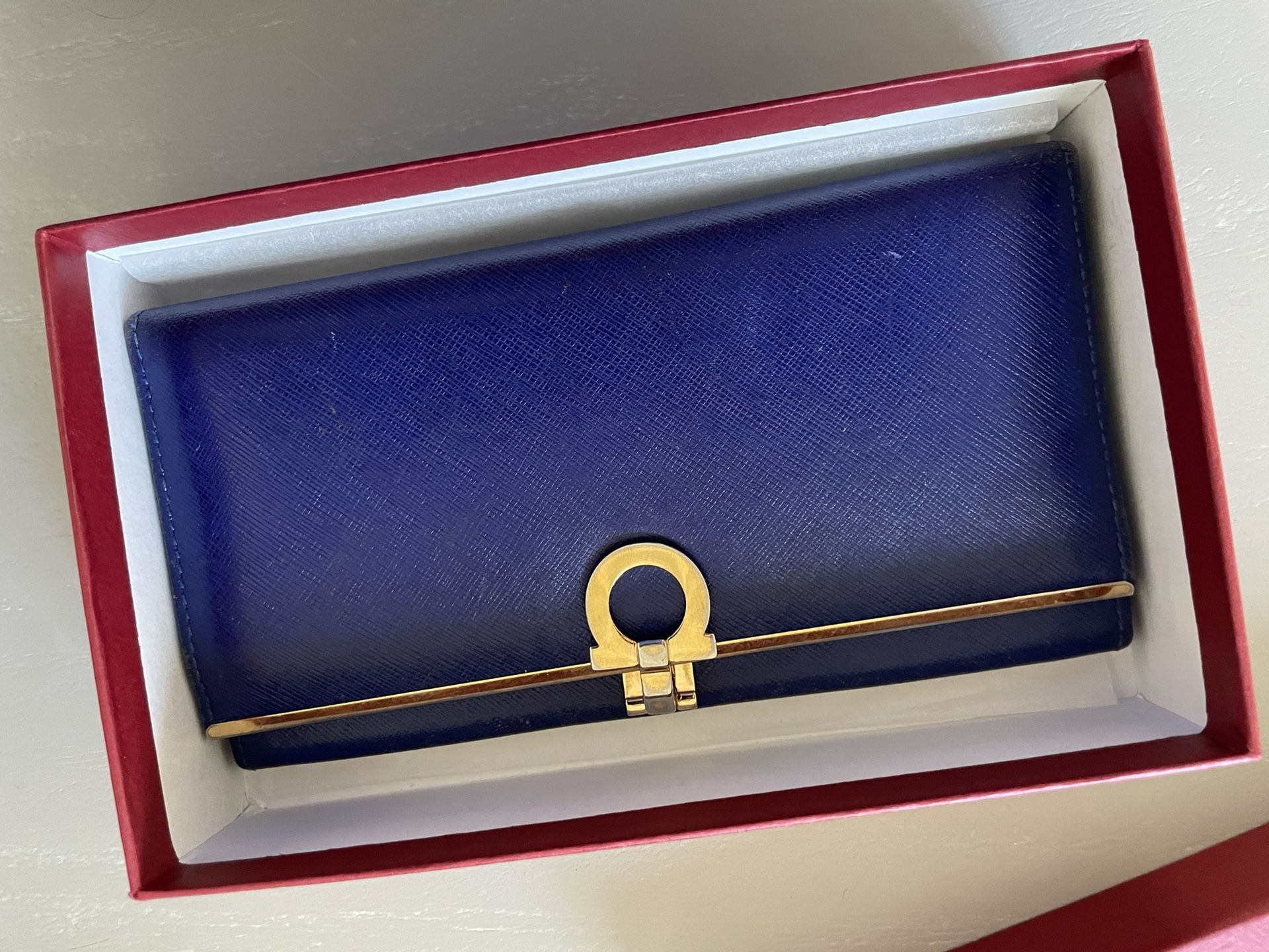 Ferragamo women’s wallet