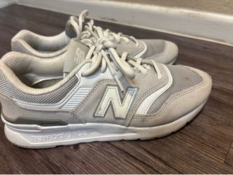 New balance Women’s shoes size 8