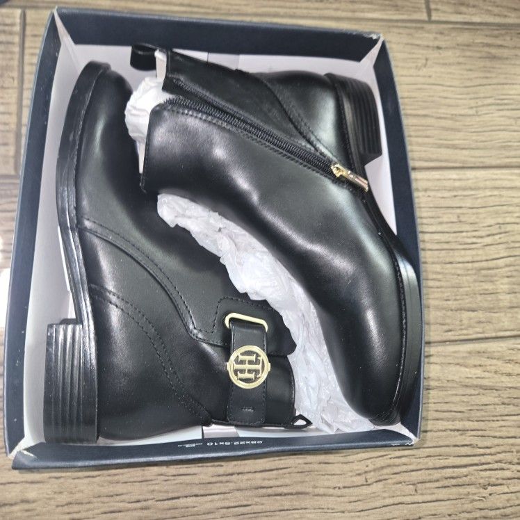 Tommy Hilfiger Women's Boots Size 8