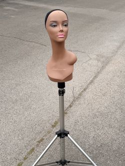 Mannequins with tripod