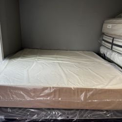 Set King Sizes Mattress And Box Spring  Tempur Pedic 