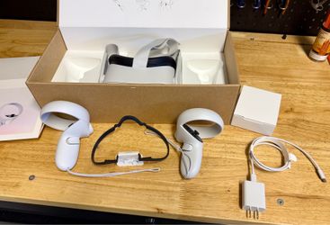 META QUEST 2  (BARELY USED)