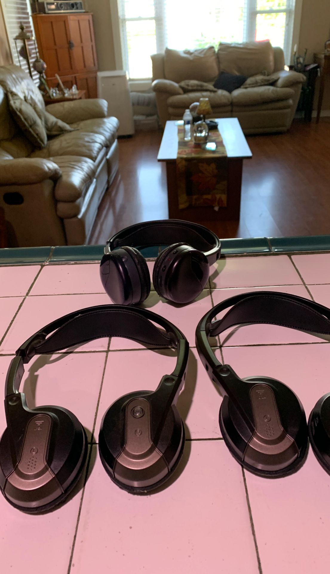 Wireless headphones Rosen. I used them i my Toyota Sienna